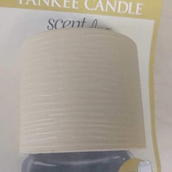 Yankee Candle 2 Solid Scent Plug Base Diffuser - Picture 5 of 7